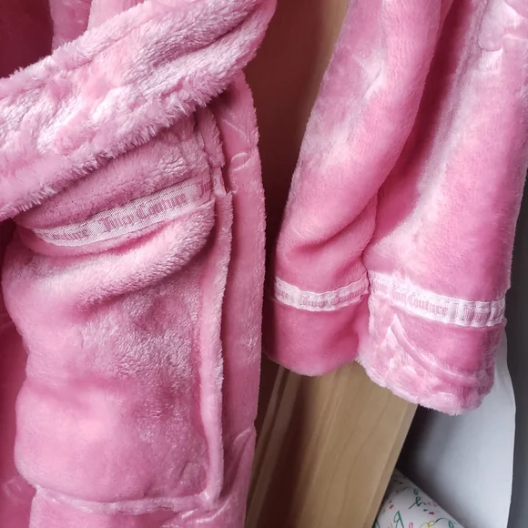 Juicy Couture Plush Pink Hooded Robe - Picture 4 of 8